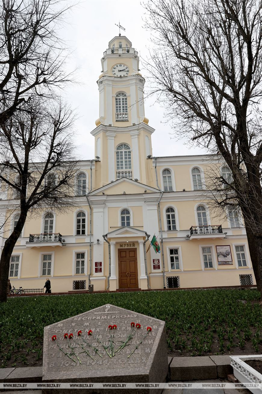 Памятный знак на месте казни советских патриотов Памятный знак на месте казни советских патриотов