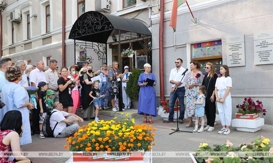 Во время открытия мемориальной доски Во время открытия мемориальной доски