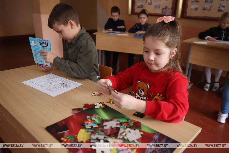 Первоклассники приняли участие в чемпионате по сбору патриотических пазлов Первоклассники приняли участие в чемпионате по сбору патриотических пазлов