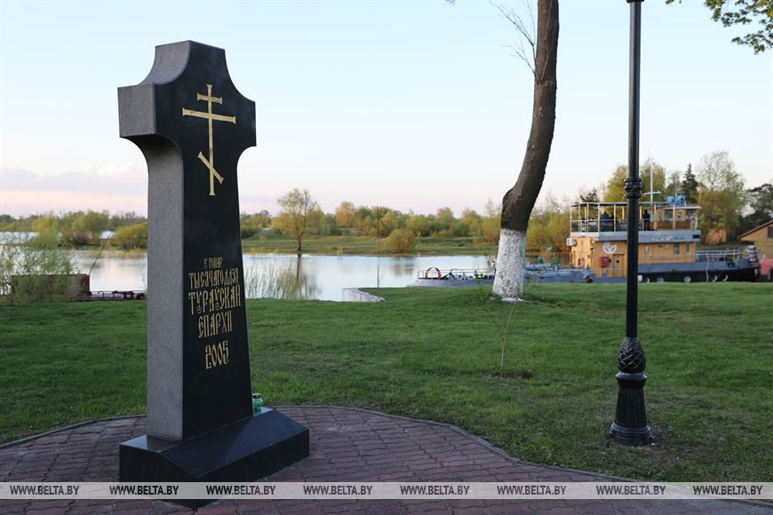 Памятный знак в честь 1000 летия Туровской Епархии. Памятный знак в честь 1000 летия Туровской Епархии.