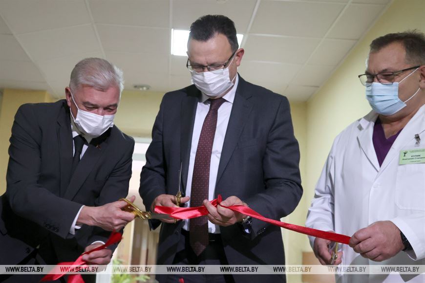 Дмитрий Пиневич (в центре)