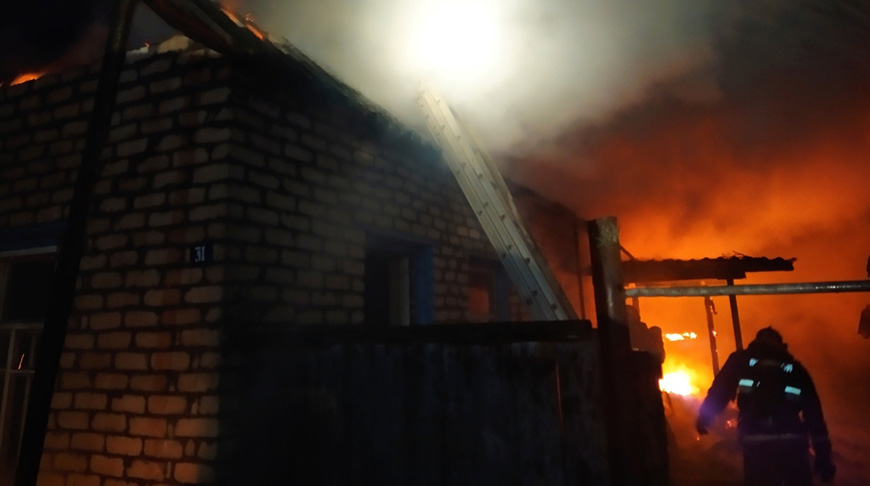 Пожар в деревне Первомайск Пожар в деревне Первомайск