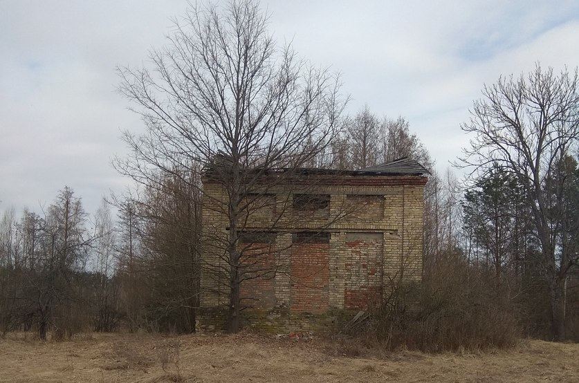 Здание, в котором скрывался подозреваемый Здание, в котором скрывался подозреваемый