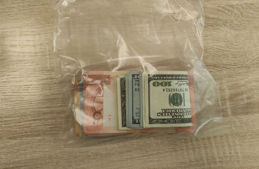 Деньги, изъятые в ходе личного обыска у жителя города Мозыря Деньги, изъятые в ходе личного обыска у жителя города Мозыря