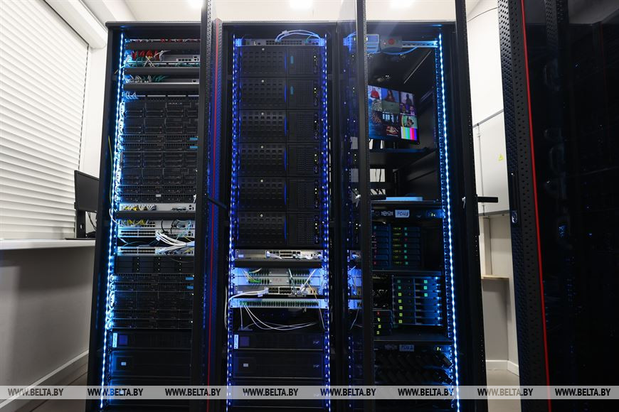 В серверной комнате В серверной комнате