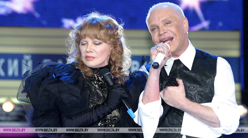 На сцене Борис Моисеев и Людмила Гурченко, 2004 год. Фото из архива На сцене Борис Моисеев и Людмила Гурченко, 2004 год. Фото из архива