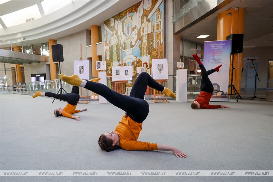 Во время выступления театра-танца "Отражения" Во время выступления театра-танца "Отражения"