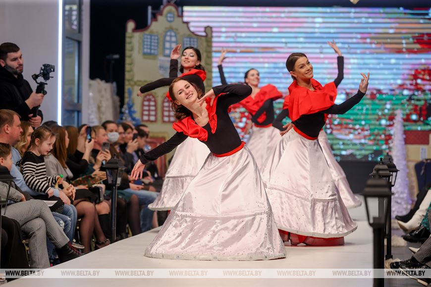 Во время показа Yuliyastylist Во время показа Yuliyastylist