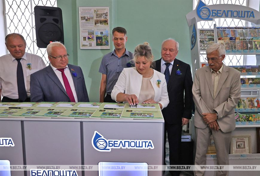 На церемонии гашения памятного конверта На церемонии гашения памятного конверта