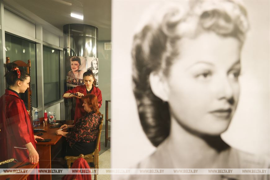 Модный салон 40-х годов прошлого столетия