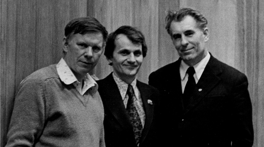 Василий Быков, Игорь Лучонок и Нил Гилевич. Конец 1970-х гг. Василий Быков, Игорь Лучонок и Нил Гилевич. Конец 1970-х гг.