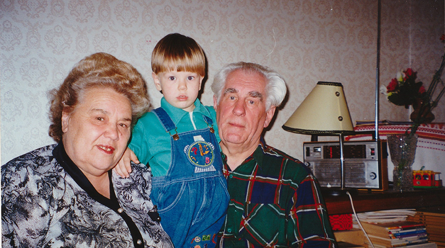 С женой Ниной и внуком Богданом, 1999 год С женой Ниной и внуком Богданом, 1999 год
