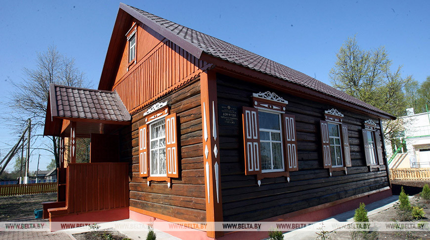 Музей Ивана Мележа в деревне Глинище. 2008 год Музей Ивана Мележа в деревне Глинище. 2008 год