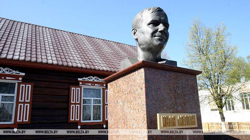 Музей Ивана Мележа в деревне Глинище. 2008 год Музей Ивана Мележа в деревне Глинище. 2008 год