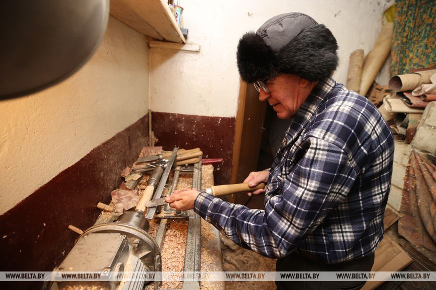 Марьян Скрамблевич в домашней мастерской