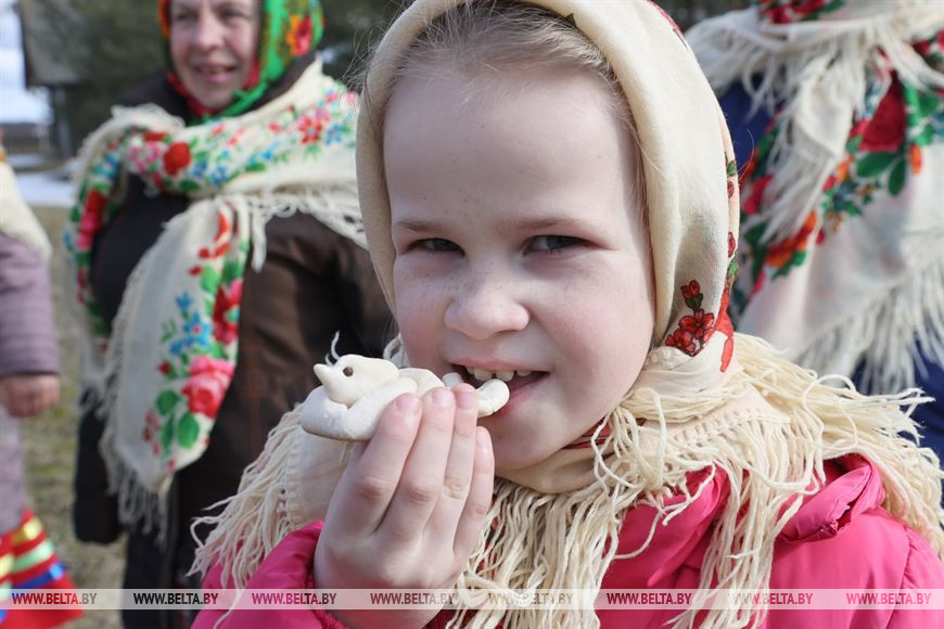 Участница обряда Настя Невмержицкая