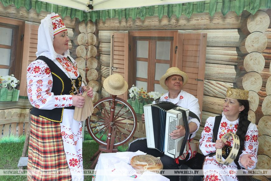 Во время праздника Во время праздника