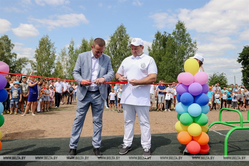 В открытии площадки приняли участие председатель Миноблисполкома Александр Турчин и председатель Президентского спортивного клуба Дмитрий Лукашенко В открытии площадки приняли участие председатель Миноблисполкома Александр Турчин и председатель Президентского спортивного клуба Дмитрий Лукашенко