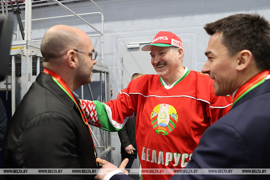 Александр Лукашенко, главный тренер ХК "Динамо-Минск" Крейг Вудкрофт, председатель Белорусской федерации хоккея Дмитрий Басков