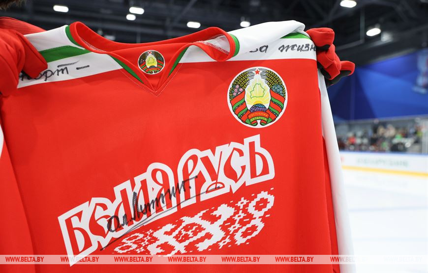 Хоккейное джерси с автографом Президента