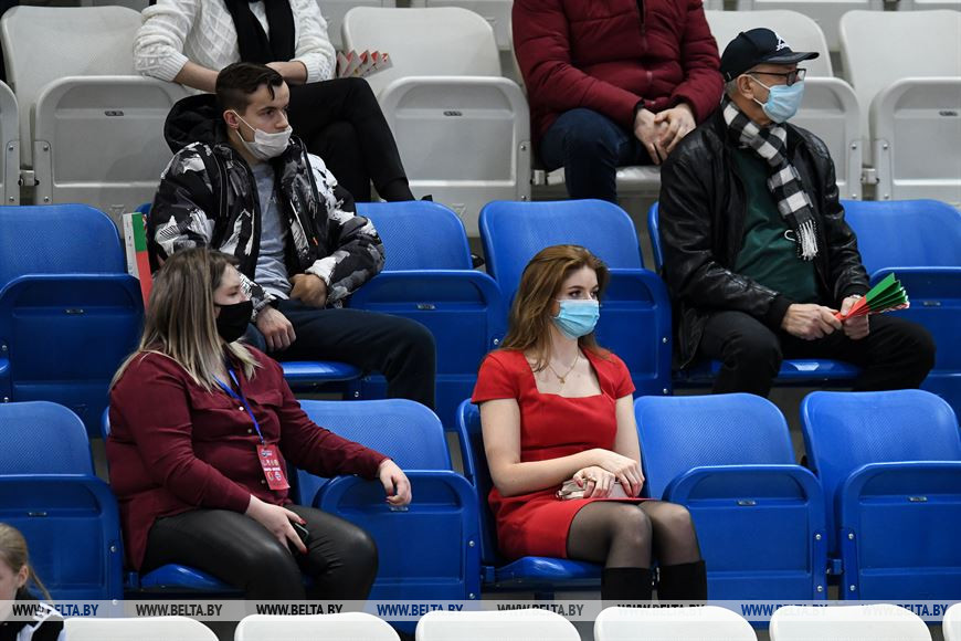 Зрители на трибунах Зрители на трибунах