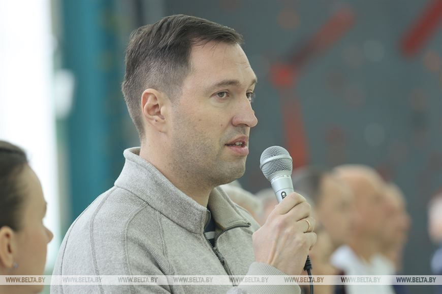 Начальник управления спорта и туризма Гомельского облисполкома Павел Старосветский во время приветствия участников соревнований Начальник управления спорта и туризма Гомельского облисполкома Павел Старосветский во время приветствия участников соревнований