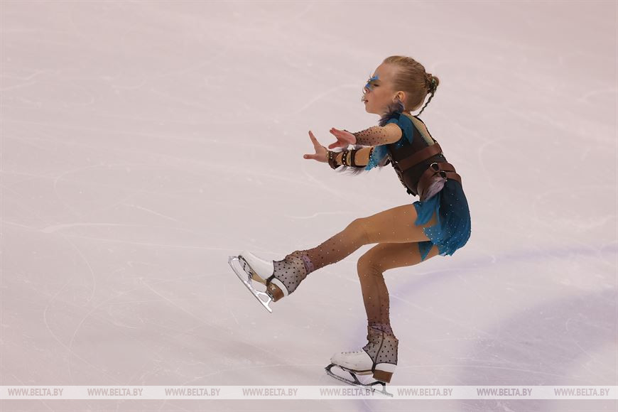 Соревнования в одиночных катаниях(девушки). София Волчек