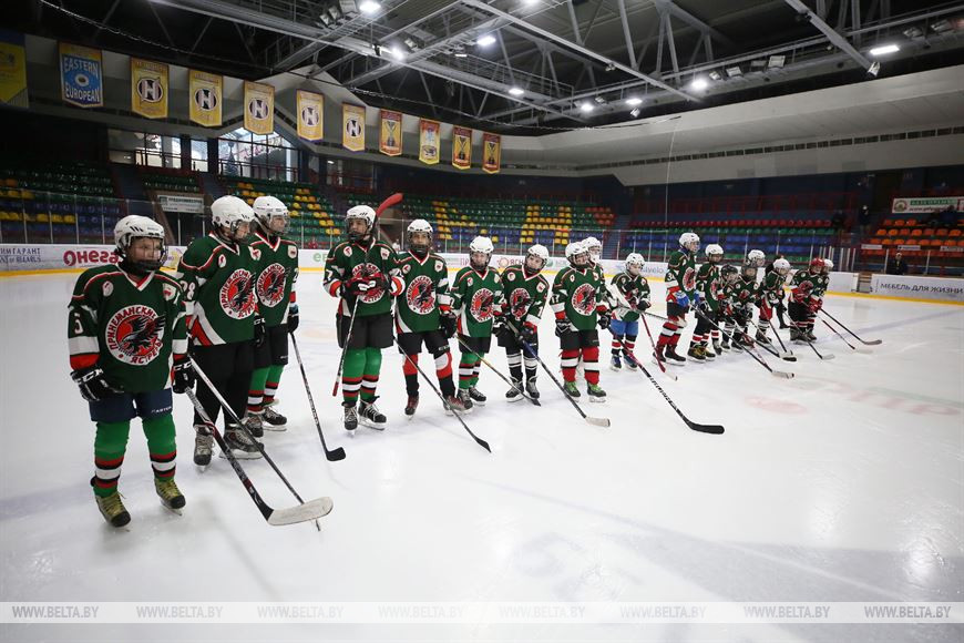 Во время открытия соревнований Во время открытия соревнований