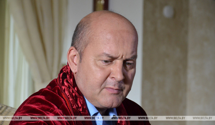 Кадр из фильма "Три королевы" Кадр из фильма "Три королевы"