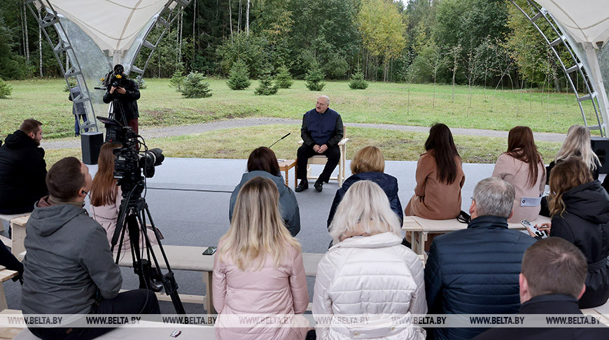 Александр Лукашенко во время общения с журналистами Александр Лукашенко во время общения с журналистами