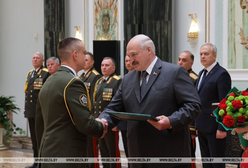 Выпускнику Общевойсковой академиии Вооруженных Сил РФ Александру Миничу объявлена Благодарность Президента