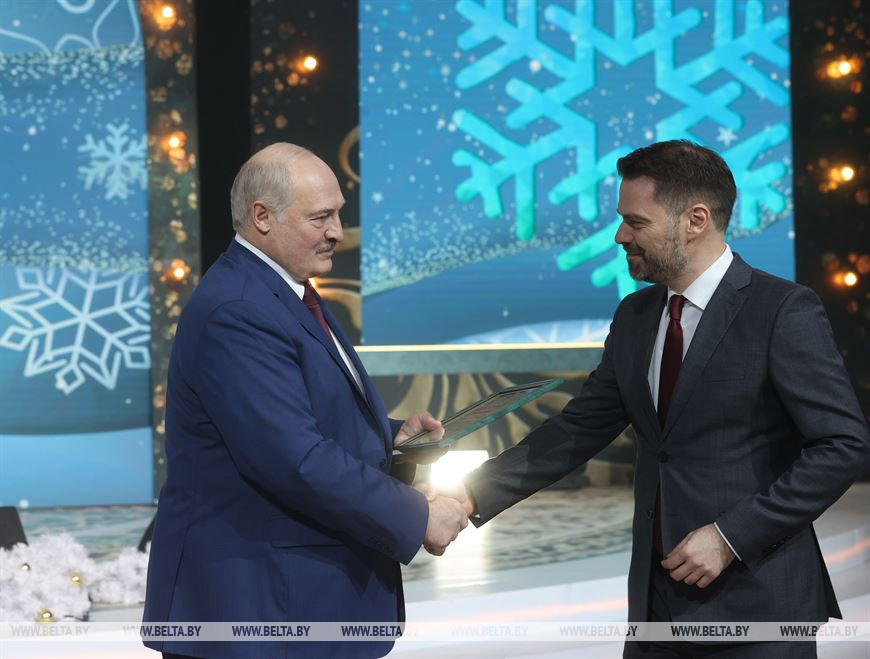 Благодарностью Президента отмечены заслуги заместителя генерального продюсера - главного директора главной дирекции Первого национального канала генерального продюсерского центра Белорусского радио Национальной государственной телерадиокомпании Максима Угляницы