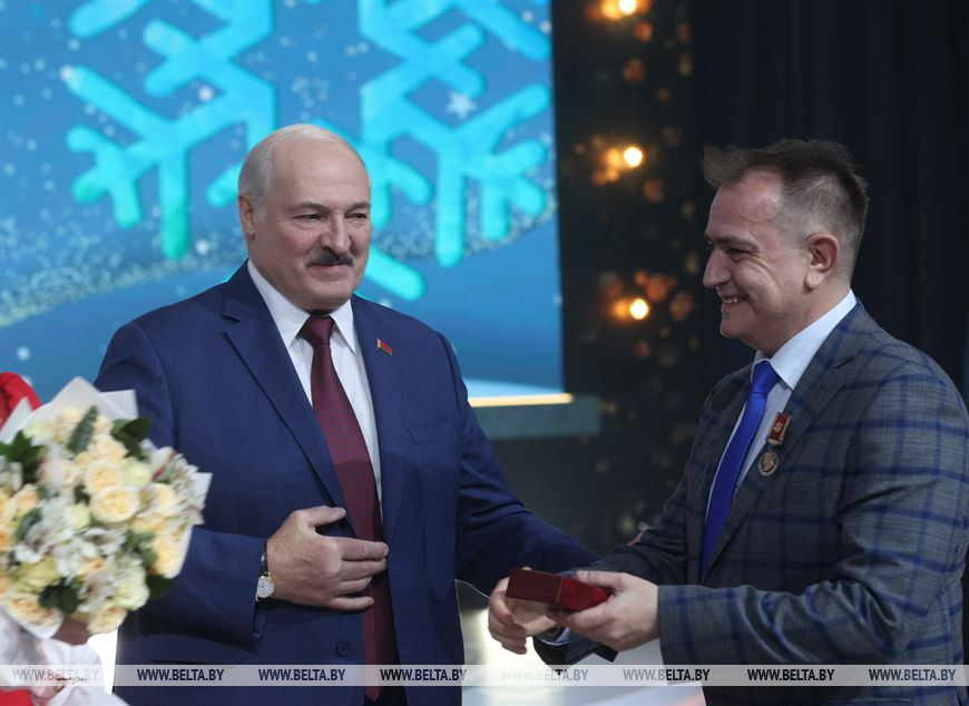 Медалью Франциска Скорины награжден заведующий отделом режиссеров главной дирекции "Агентство телевизионных новостей" Национальной государственной телерадиокомпании Илья Кревчик