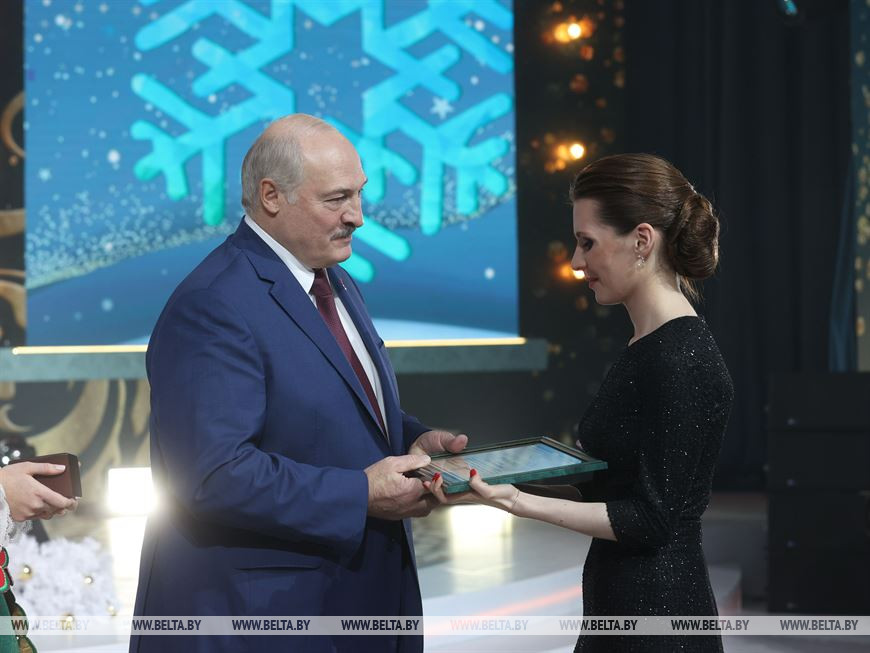 Благодарностью Президента отмечены заслуги обозревателя политического отдела политических обозревателей дирекции информационного вещания ЗАО "Столичное телевидение" Ксении Худолей