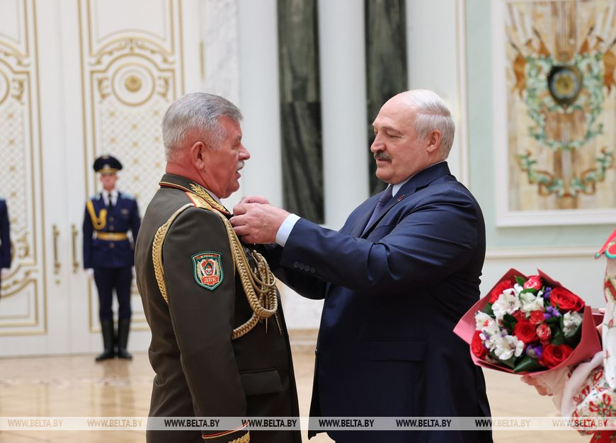 Председатель Государственного пограничного комитета Анатолий Лаппо удостоен звания "Заслуженный пограничник Республики Беларусь"