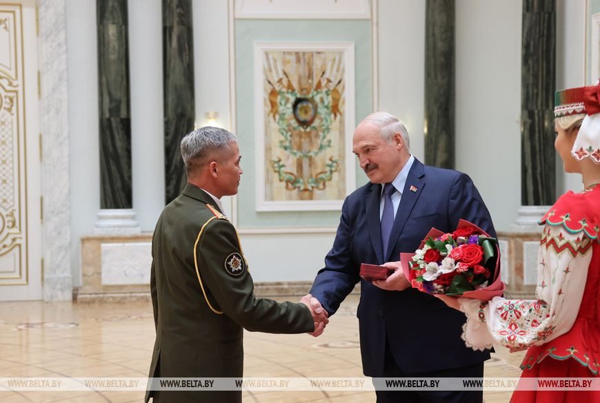 Глава государства вручил орден "За службу Родине" III степени начальнику инженерных войск Вооруженных Сил - начальнику управления инженерных войск Генерального штаба Андрею Куракову