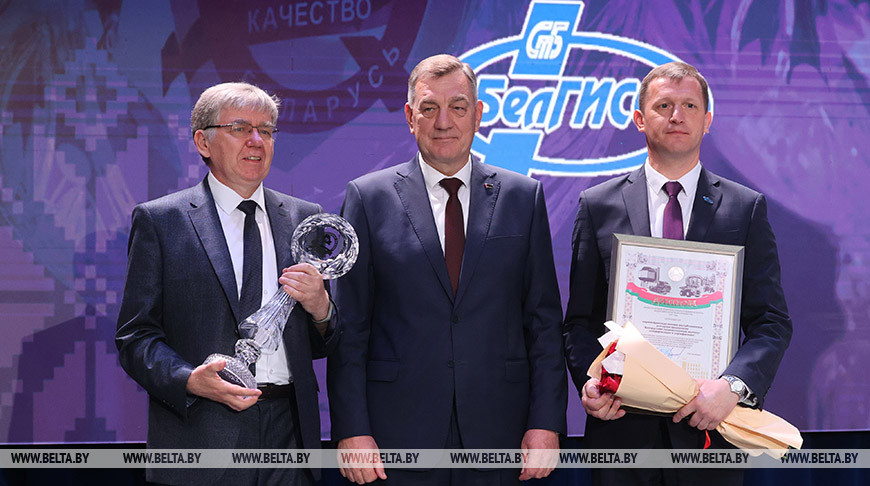 Юрий Назаров вручил награду Белорусскому государственному институту стандартизации и сертификации