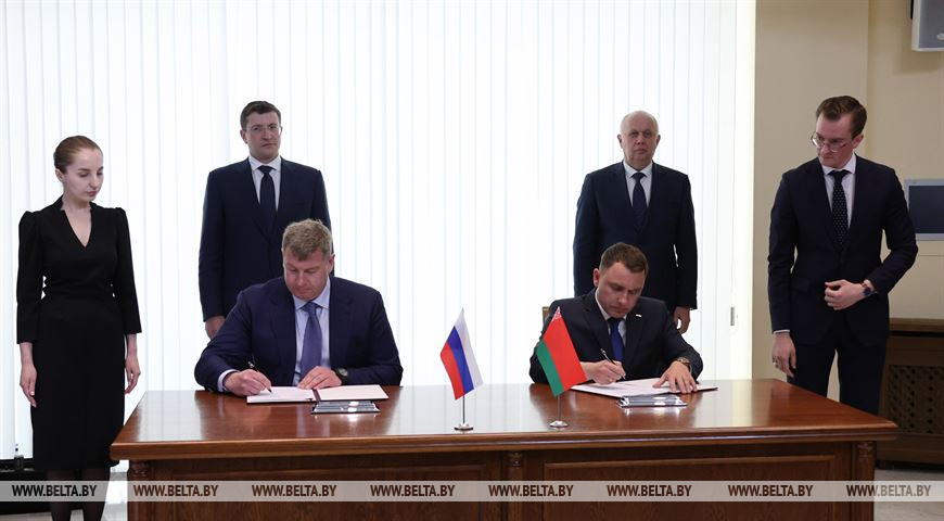 Подписание соглашения между предприятиями "Бобруйскагромаш" и "Аквинет" Подписание соглашения между предприятиями "Бобруйскагромаш" и "Аквинет"