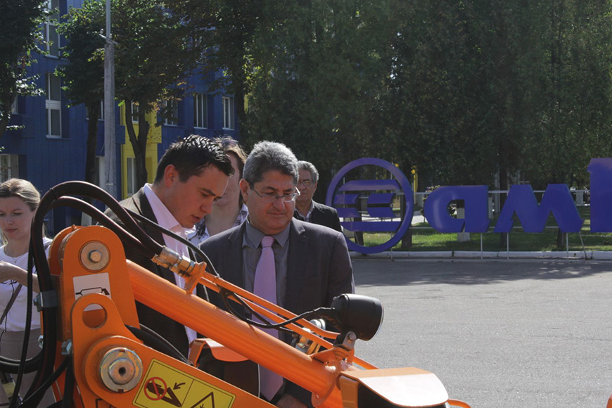 Справа посол Кубы в Беларуси Сантьяго Перес Бенитес Справа посол Кубы в Беларуси Сантьяго Перес Бенитес