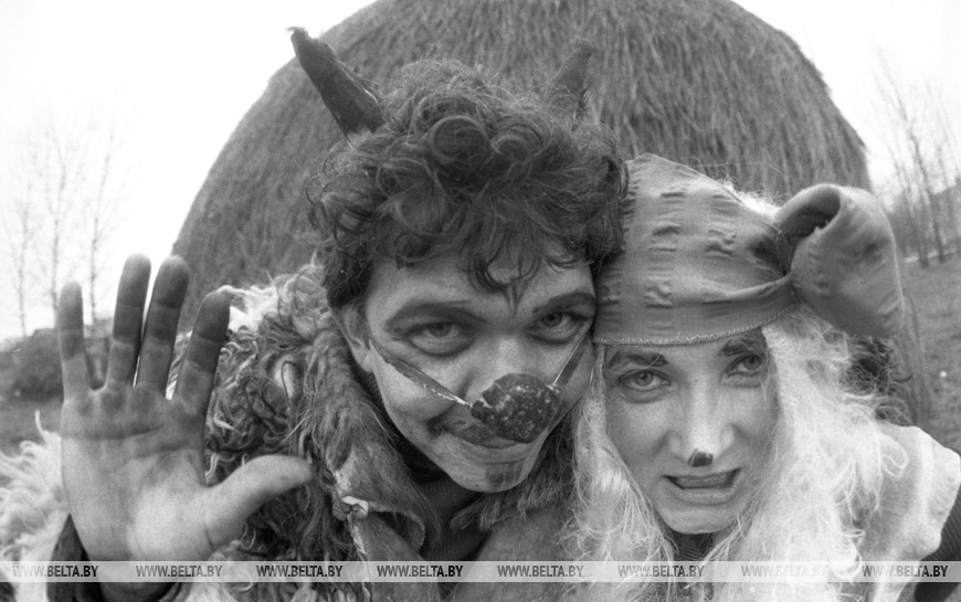 Ряженые во время рождественских праздников, 1996 год