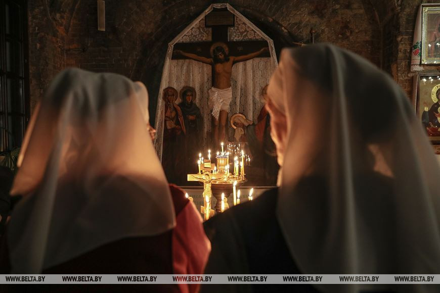 Православные верующие сегодня отмечают великий праздник - Рождество Христово.  Минск, 2021 год