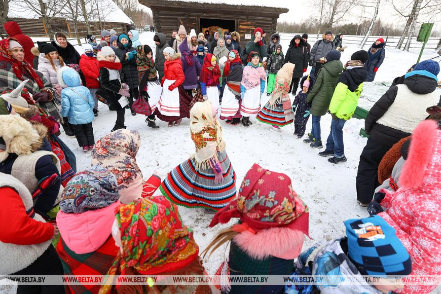 Колядные гуляния прошли в Строчицах, 2021 год