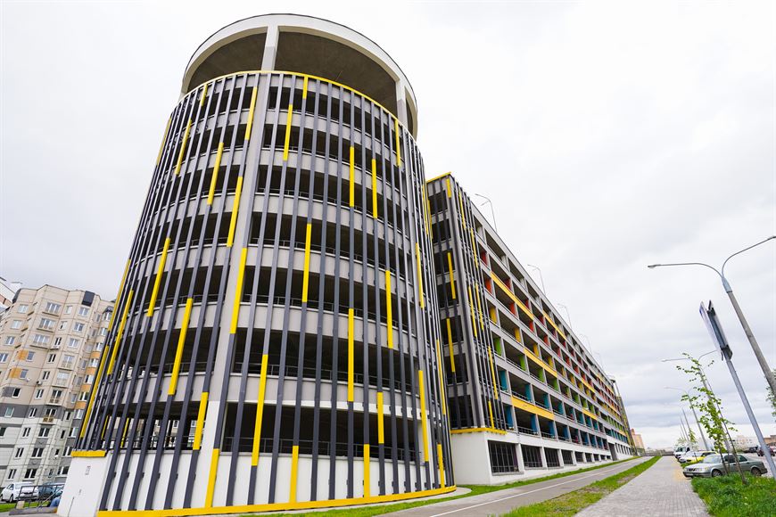 Паркинг в квартале "Эмиратс". 9 этажей. Охрана, видеонаблюдение, круглосуточный доступ