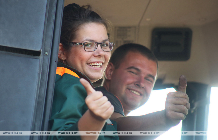 Лучшим молодежным экипажем в Ельском районе признан семейный экипаж Максима и Анны Яцухно, 2017 год Лучшим молодежным экипажем в Ельском районе признан семейный экипаж Максима и Анны Яцухно, 2017 год