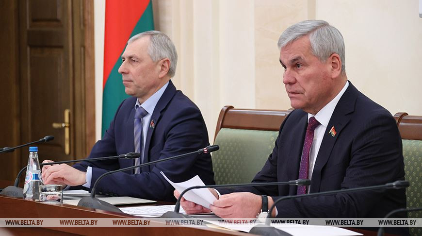 Владимир Андрейченко (справа) Владимир Андрейченко (справа)