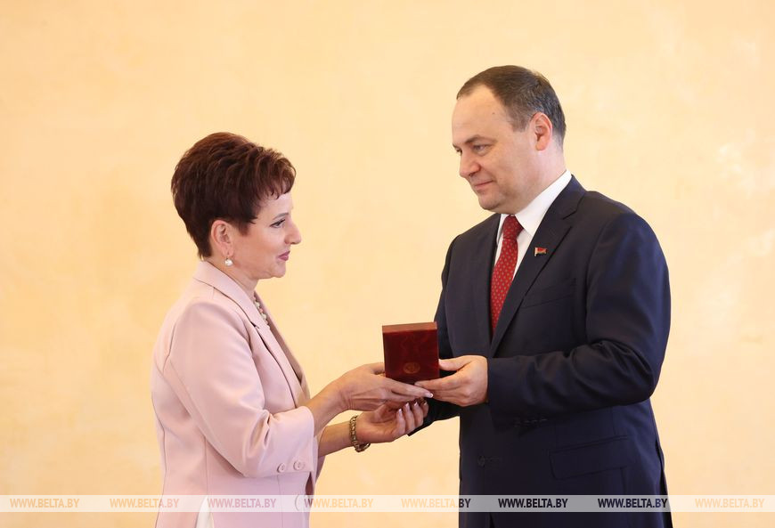 Заведующая отделением Слуцкого государственного колледжа Татьяна Ядченко награждена медалью "За трудовые заслуги"