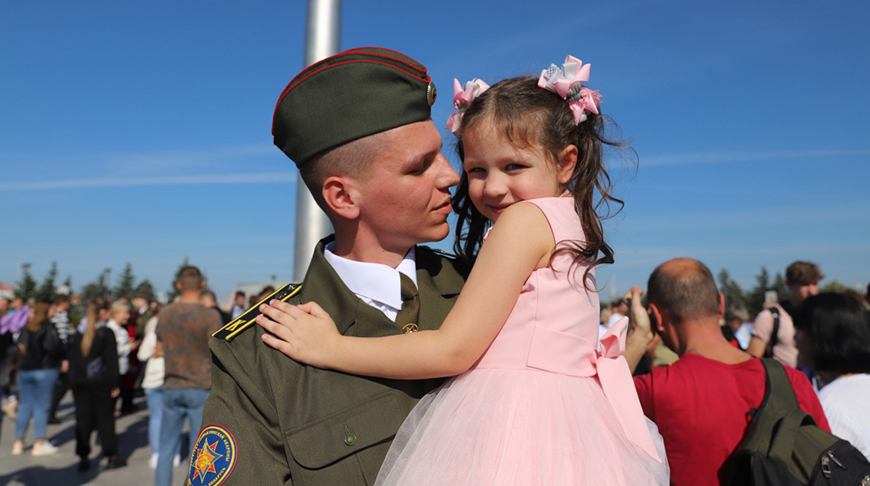 Номинация "Спасатели и дети", фотография "Гордимся, что научили!" Номинация "Спасатели и дети", фотография "Гордимся, что научили!"