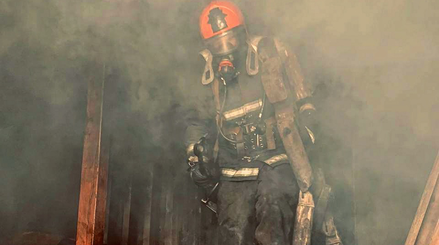 Номинация "Тяжело в учении, легко в бою", фотография "А ты попробуй, шагни в огонь..." Номинация "Тяжело в учении, легко в бою", фотография "А ты попробуй, шагни в огонь..."