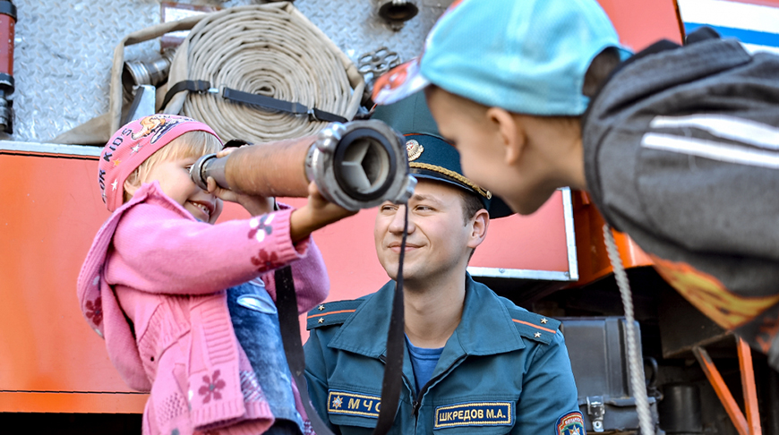 Номинация "Спасатели и дети", фотография "Познавательно" Номинация "Спасатели и дети", фотография "Познавательно"