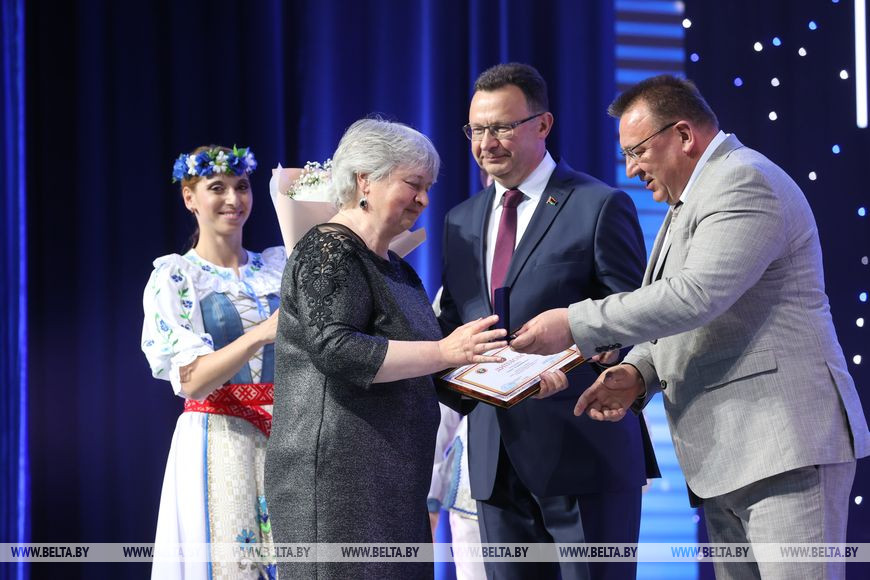 Во время награждения Елены Степанец Во время награждения Елены Степанец